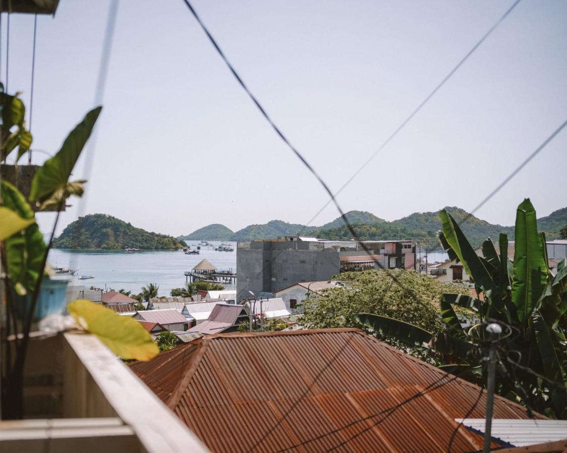 De Nata Hostel Labuan Bajo Exterior photo